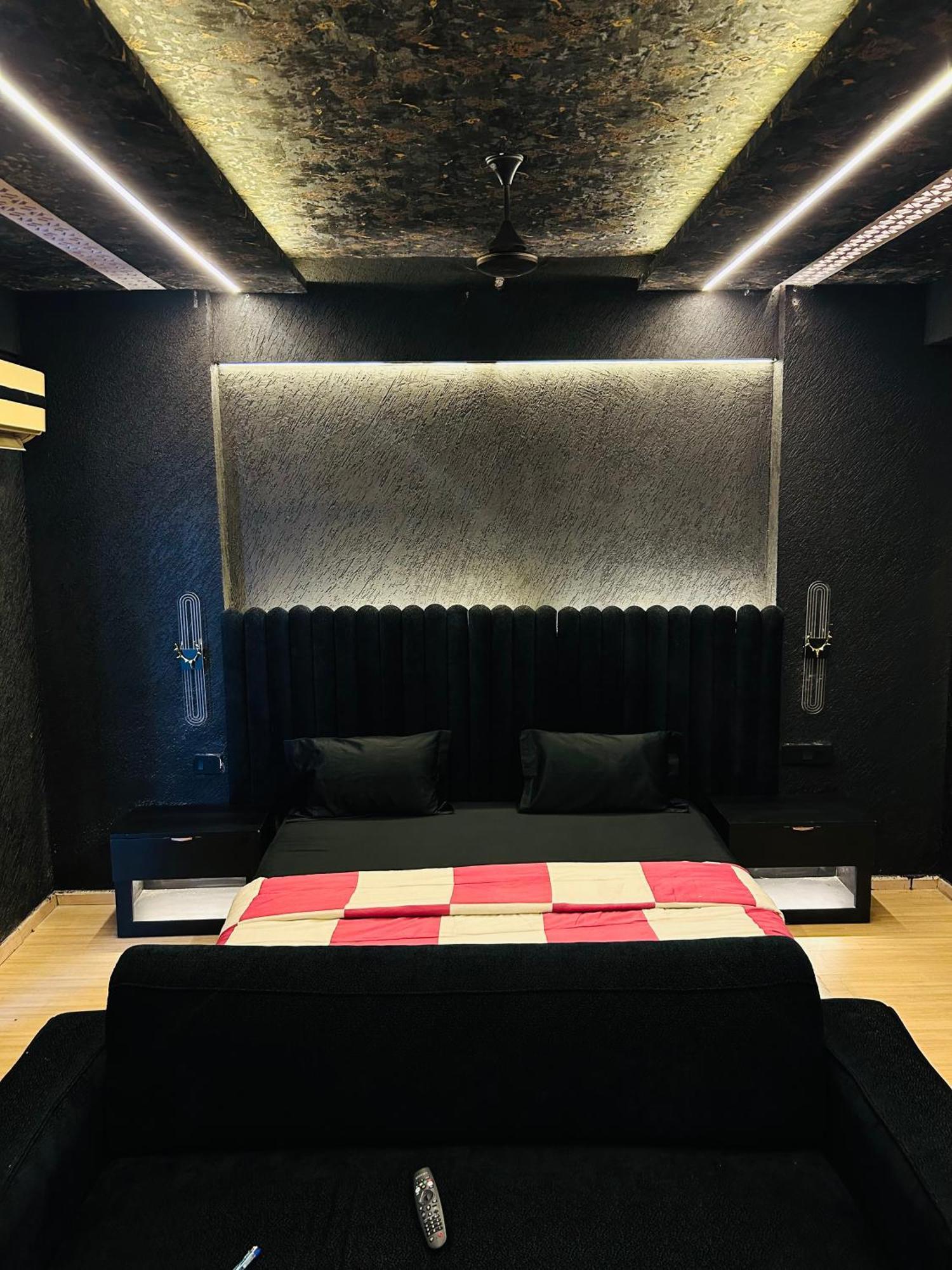 Shades Of Black 2 Hotel Лакнау Екстериор снимка